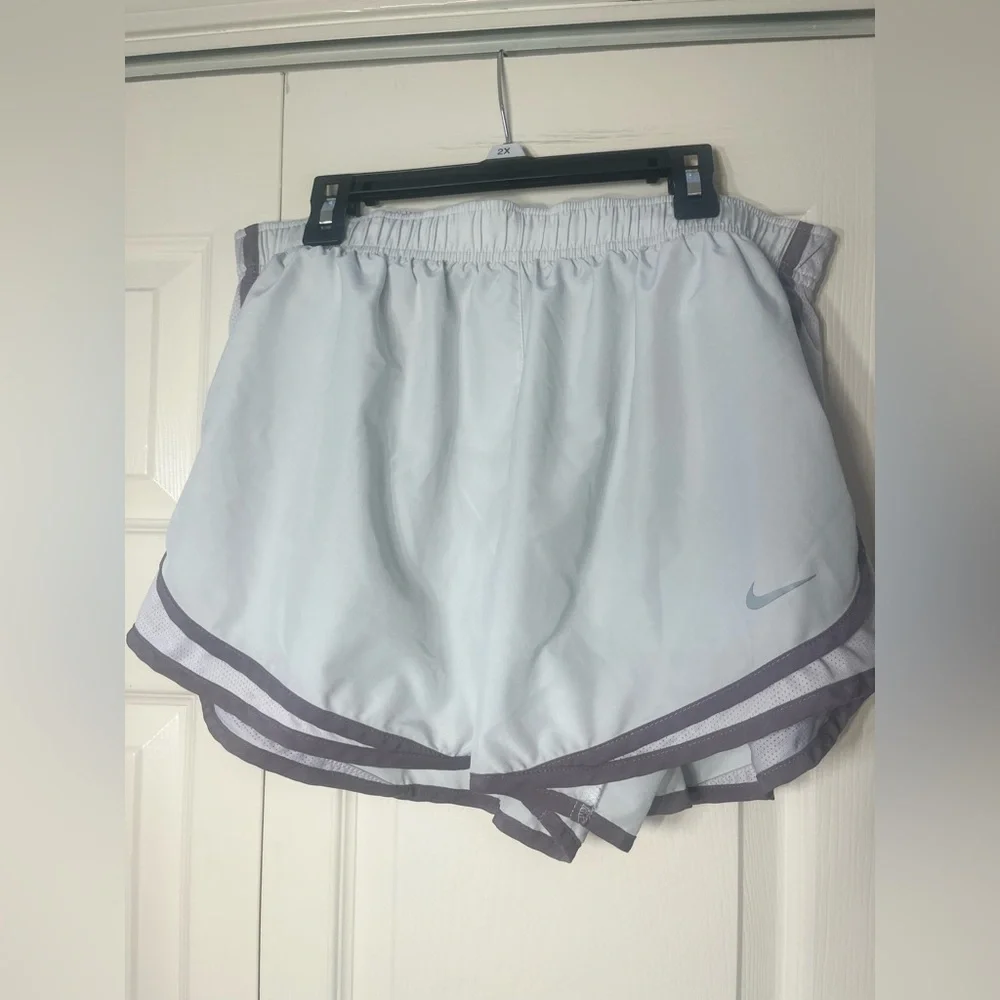 Nike Women’s DriFit Athletic Running Shorts Size XL - Picture 2 of 7